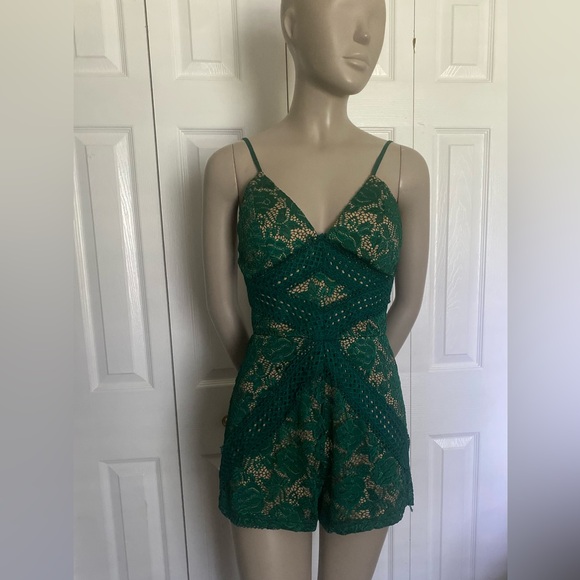 Fashion Nova Green Lace Romper Playsuit Sz M-adjustable Spaghetti Strap - Picture 1 of 15